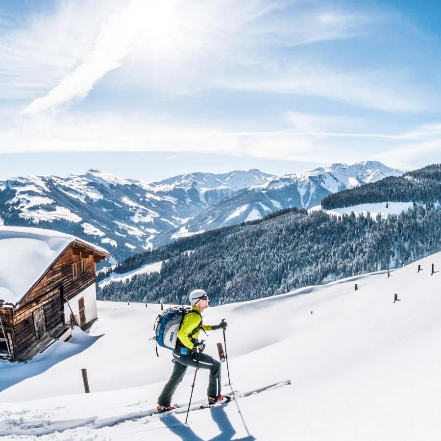 skitour-mit-perfekter-aussicht-in-den-kitzbueheler-alpen